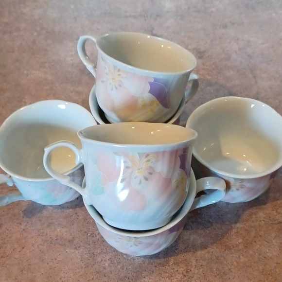 Lynns Fine China Set of 6 Floral Pastel Print Dainty Tea Cups - Picture 1 of 8